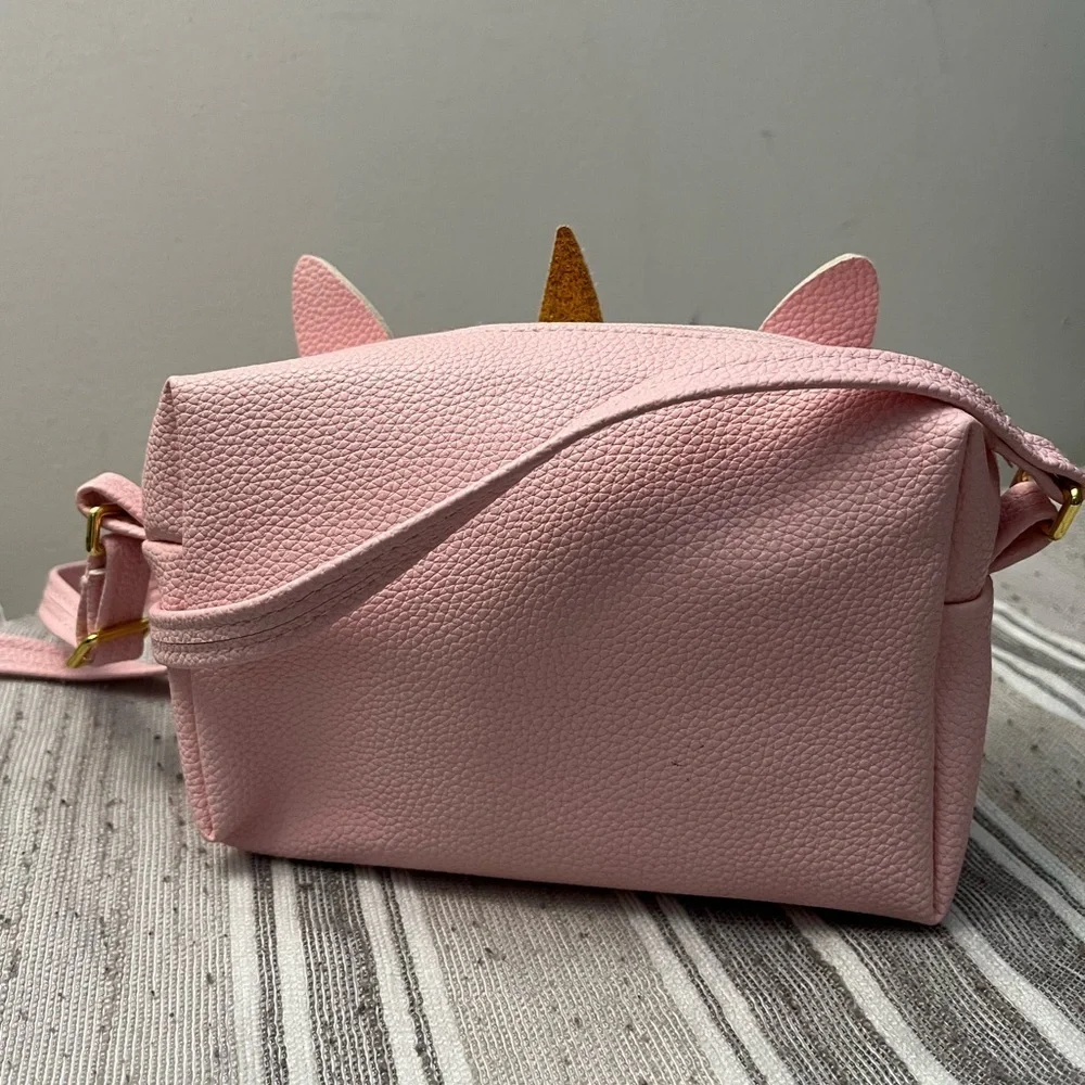 Adorable Unicorn Crossbody Bag – Pink with Glitter Horn & 3D Eyes - Picture 3 of 5